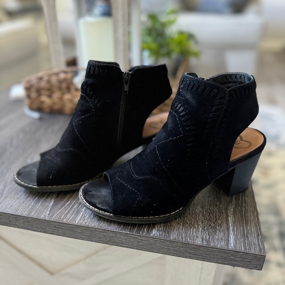 Black, open toe bootie size 7.5 by Madeline - Picture 3 of 6